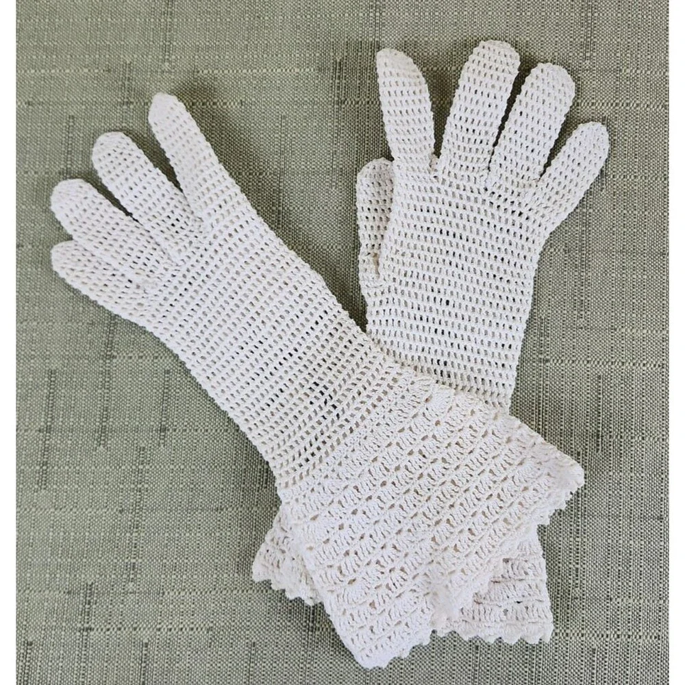 Vintage Crochet Petite Women's Soft White Dress Gloves w/Button Closure